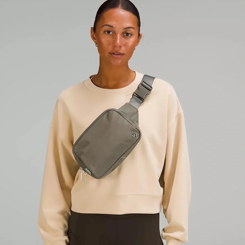 NWT [Lululemon] Large Everywhere Belt Bag in Grey Sage - Picture 3 of 4